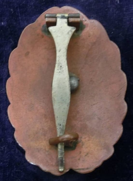 Japanese Army  Pilot Badge  manufactured by Toho workshop.jpg