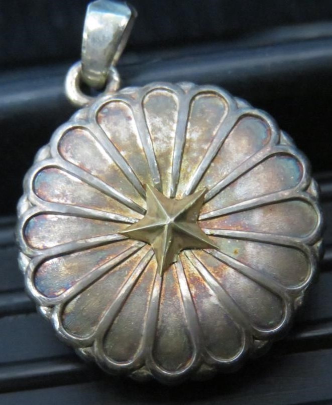 Japanese Compass with Army Star made by Mikimoto workshop.jpg