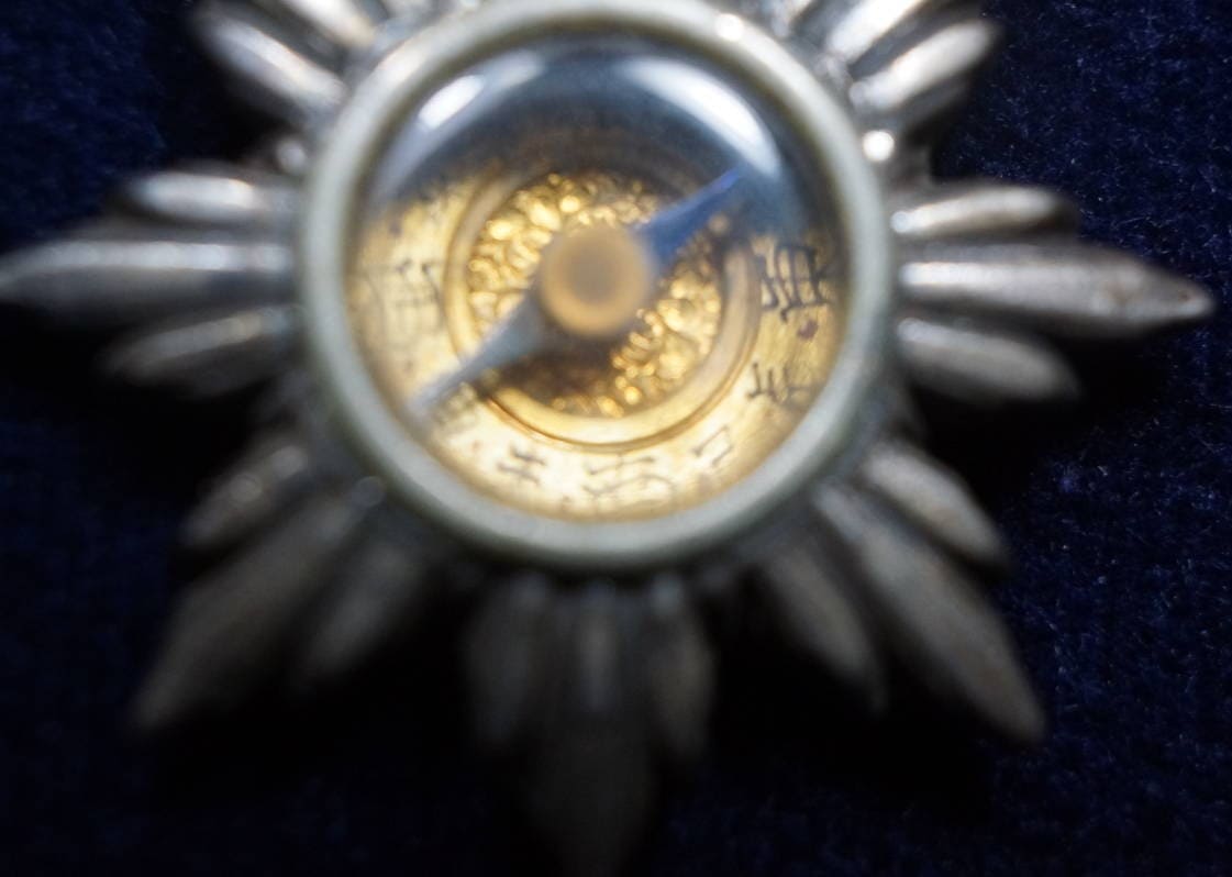 Japanese Compass_with Golden Kite Order.jpg