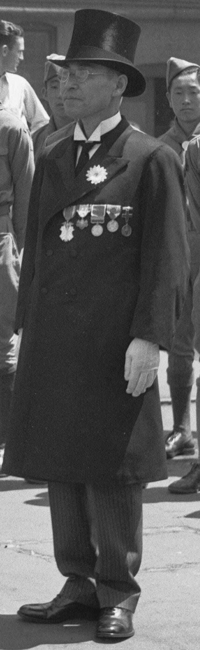 Japanese leaders awaiting the arrival of Prince and Princess Kaya of Japan at La  Grande Station, Los Angeles,  August 28, 1934.jpg
