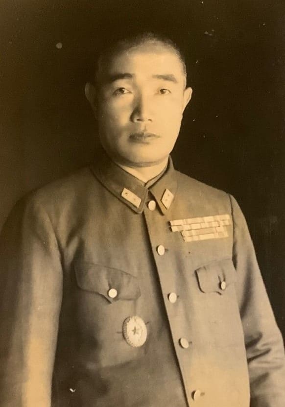Japanese Lieutenant General with Shoukan badge.jpg