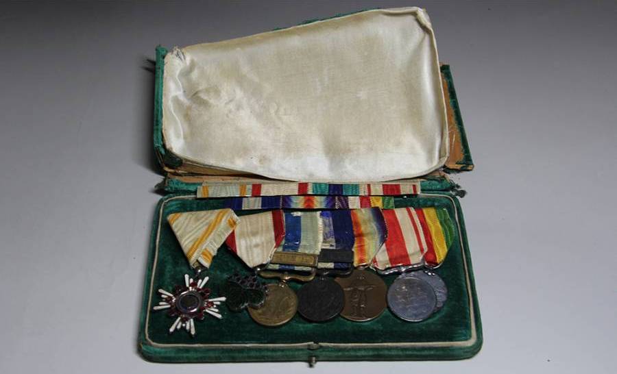 Japanese medal bar.jpg