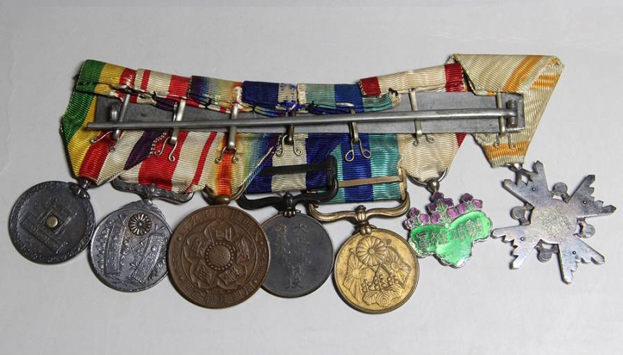 Japanese medal bar    ..jpg