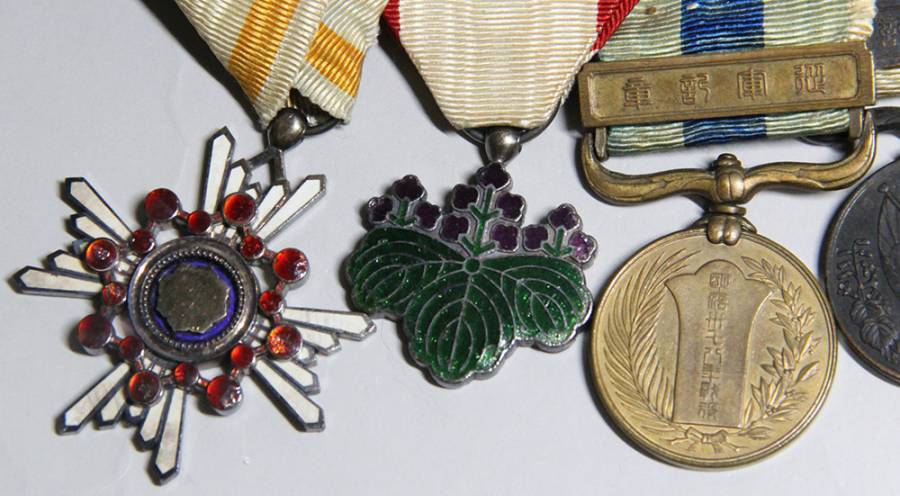 Japanese medal bar  -.jpg