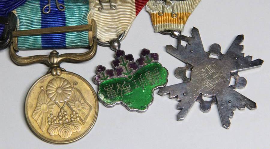 Japanese medal bar   -.jpg