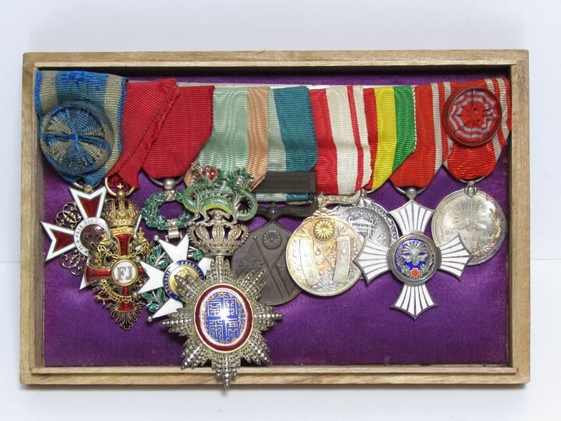 Japanese Medal Bar with Four Foreign Orders.jpg