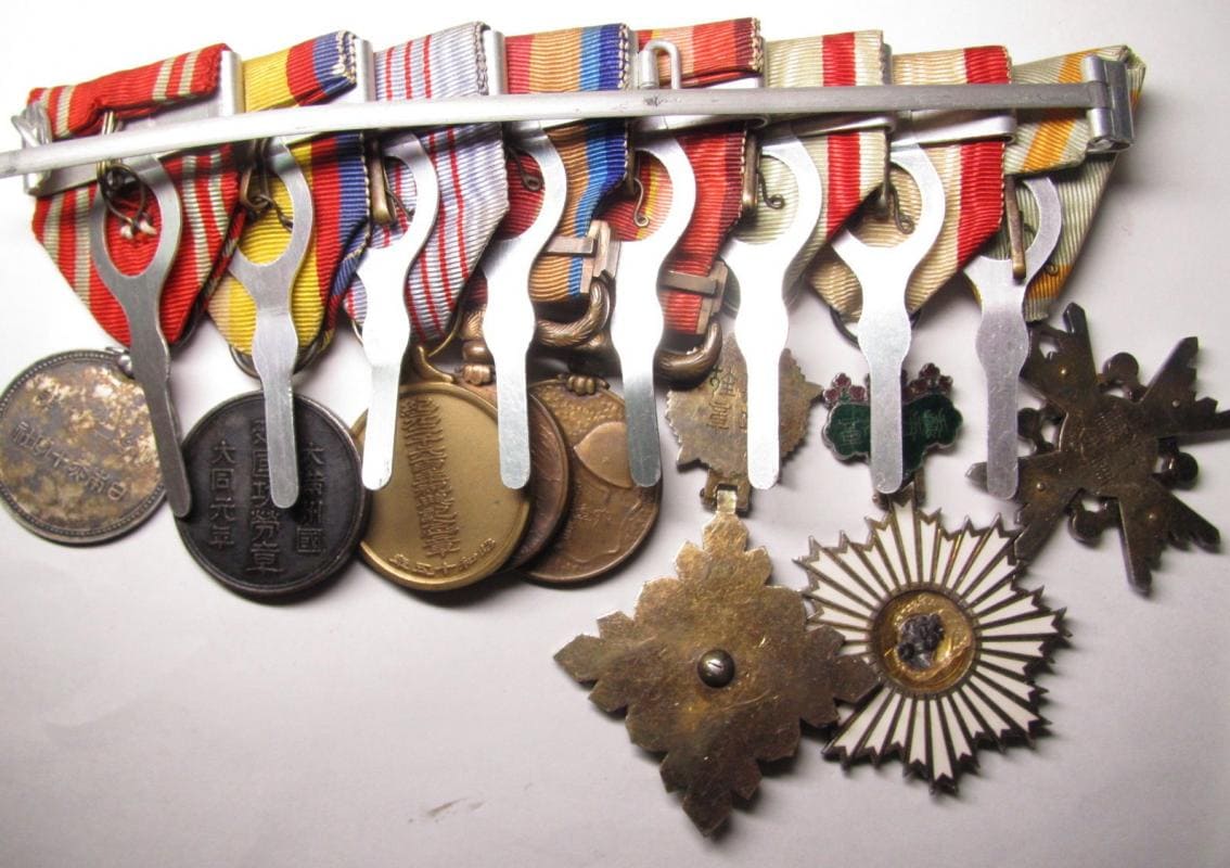 Japanese  medal bar with Manchukuo order.jpg