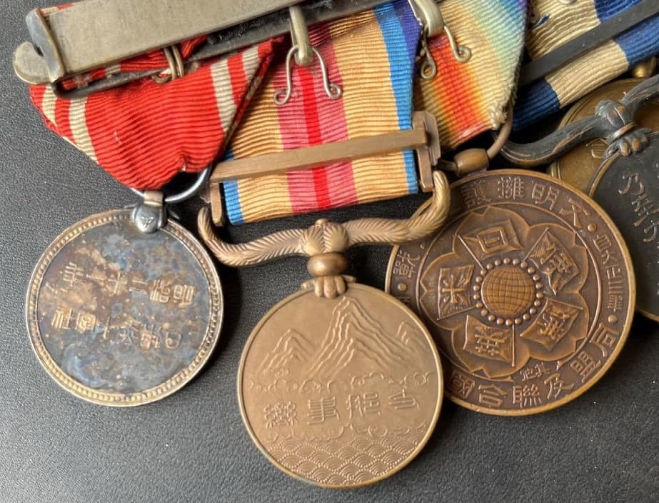 Japanese Medal Bar  with marked orders 七 美.jpg