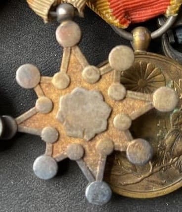 Japanese Medal Bar with marked  orders 七 美.jpg