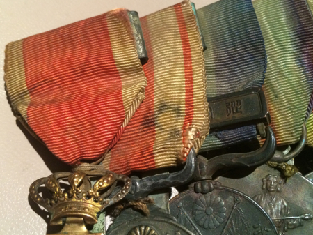 Japanese medal bar with Orden del Mérito Militar ..jpg