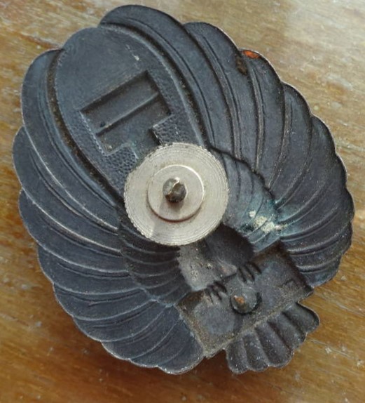 Japanese Postal Hat Badge - -.jpg