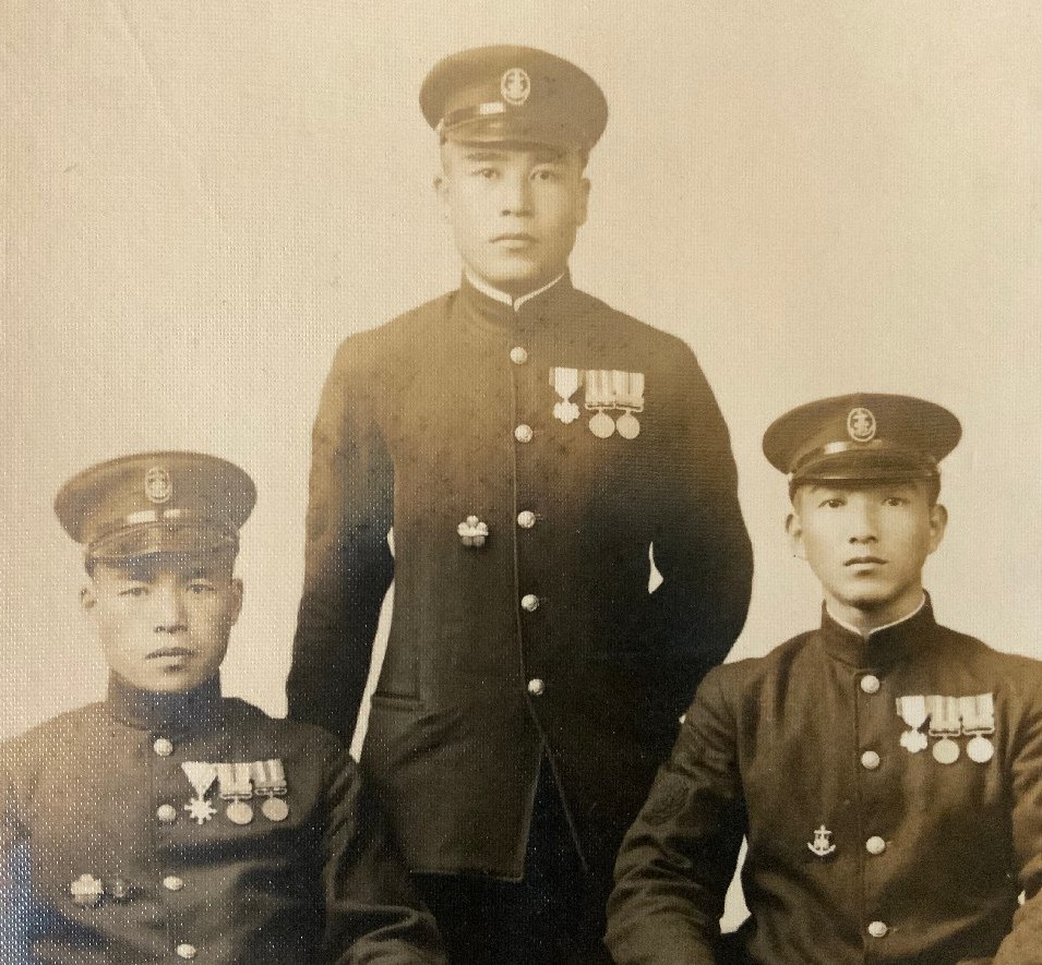 Japanese  Submariner Badge in Photo.jpg