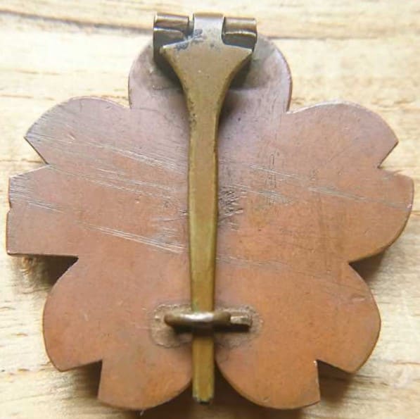 Japanese  Submariner Badges with  Resoldered Hook.jpg