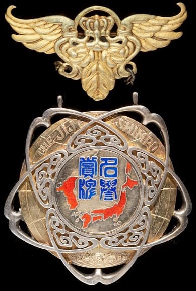 Jiji Shimpō Newspaper Gold Medal of Honor.jpg