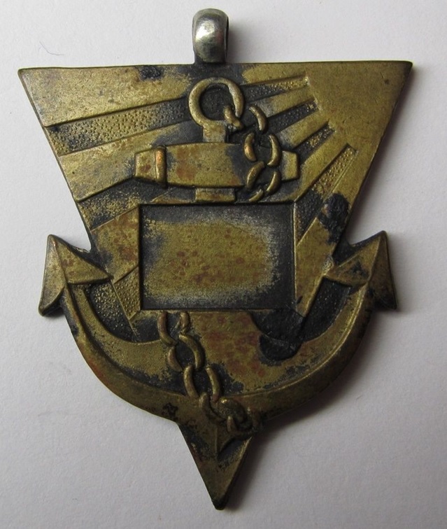 奉祝二千六百年大觀艦擧行日露大海戦三十五周年記念徽章.jpg