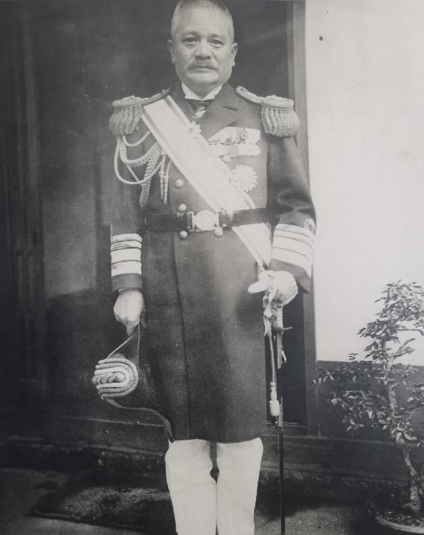 左近司政三 海軍中将.jpg