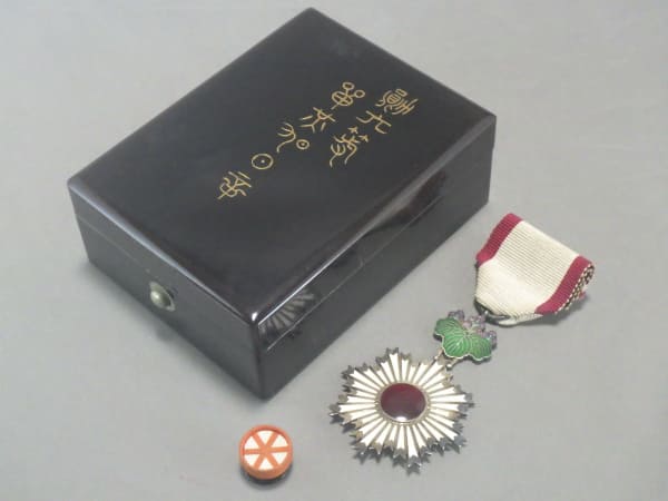 明治十一年 勲六等単光旭日章.jpg