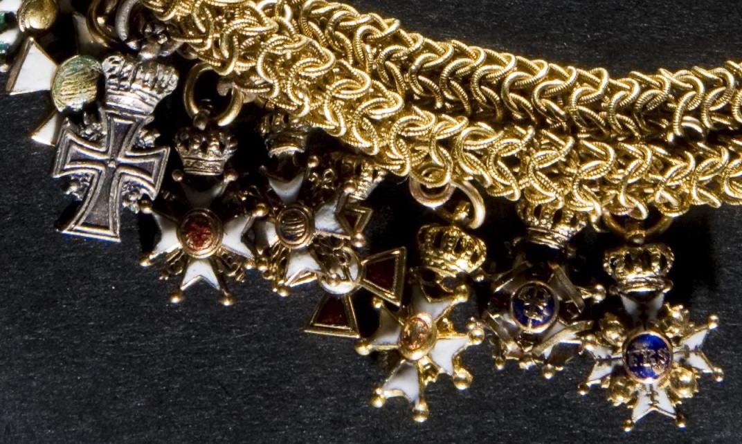 Karl XV's Chain of Miniatures with Order of the Elephant.jpg