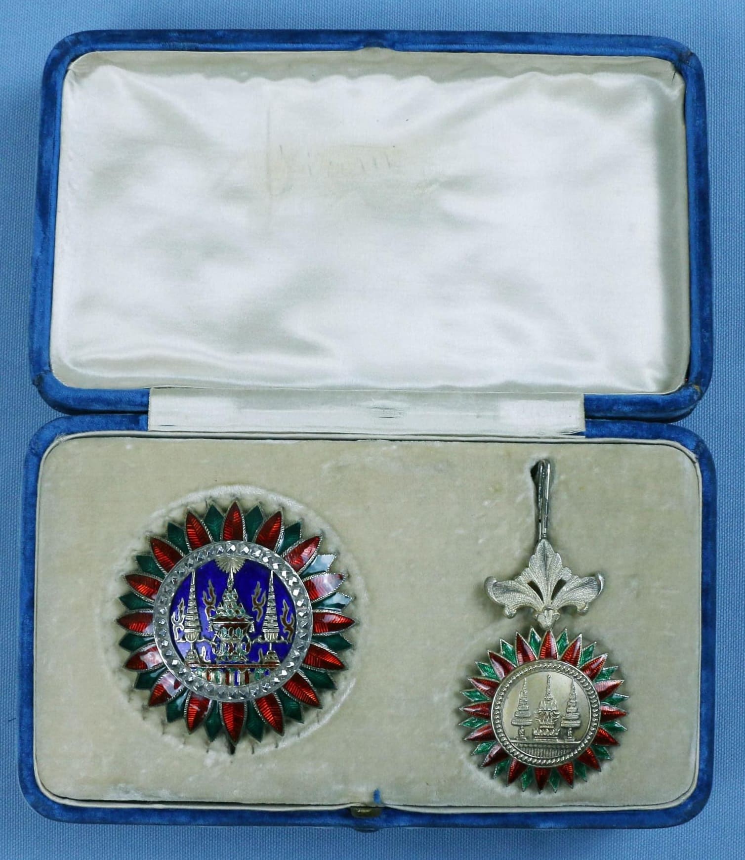 Knight Grand Cross Order of the  Crown of Thailand of 1st type.jpg