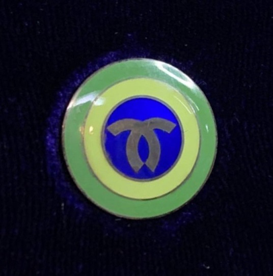 Kobe City Honorary Citizen Badge 神戸市名誉市民章-..jpg