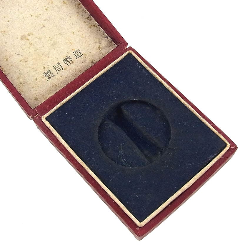Kōshu 甲種軍人傷痍記章   badge for battle wounds.jpg