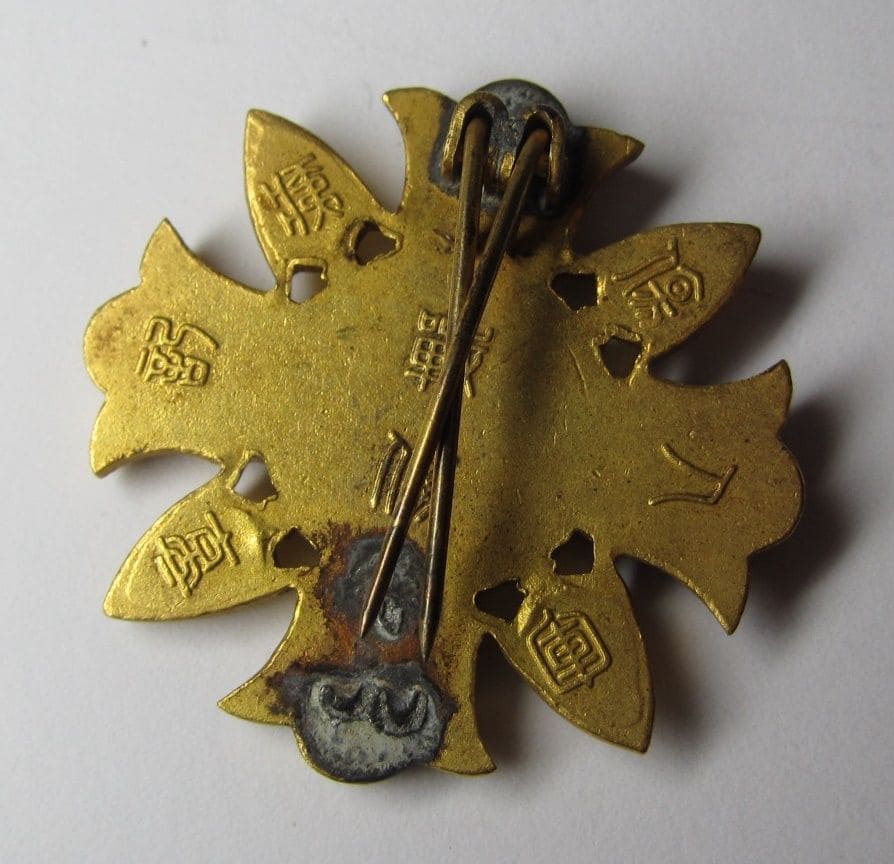 Kōshu  甲種軍人傷痍記章 badge for battle  wounds.jpg