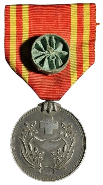Late War Manchukuo Red Cross Society Lifetime  Regular Supporter Member Medal .jpg