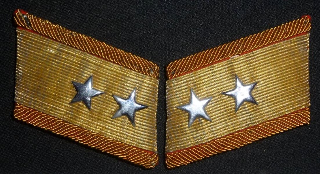Lieutenant-General Mamoru Iinuma collar tabs.jpg