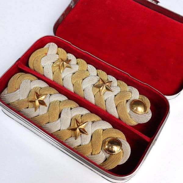 lieutenant's full  dress shoulder boards.jpg