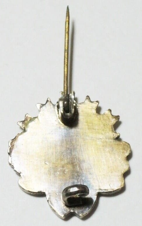 Loyalty and Bravery Honoring Association  Badge 忠勇顕彰会章.jpg