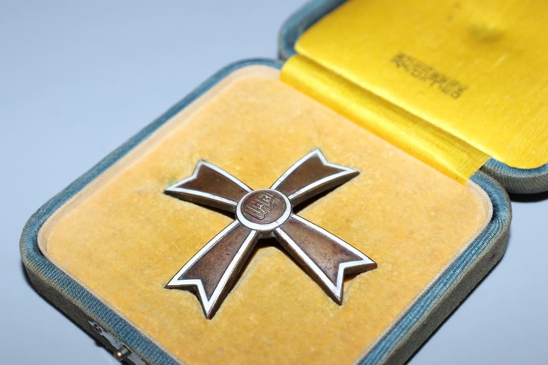 Manchukuo  3rd class  Military Merit Badge.jpg