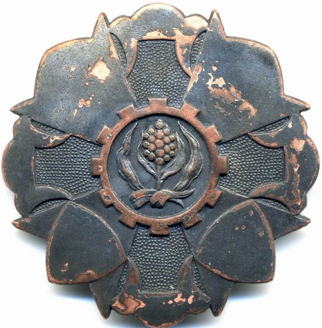 Manchukuo Labour Merit Badge 滿洲帝國勤勞有功章.jpg