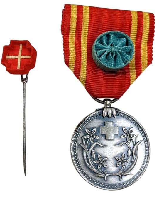 Manchukuo Red Cross Society Lifetime Regular Supporter Member Medal .jpg
