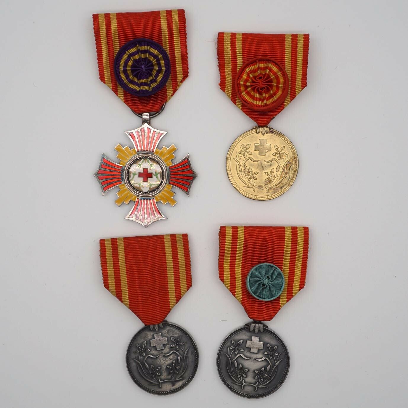 Manchukuo Red  Cross Society Merit Order 満州国赤十字社有功章.jpg