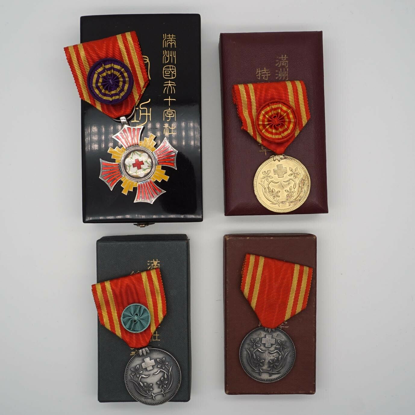 Manchukuo Red Cross  Society Merit Order 満州国赤十字社有功章.jpg