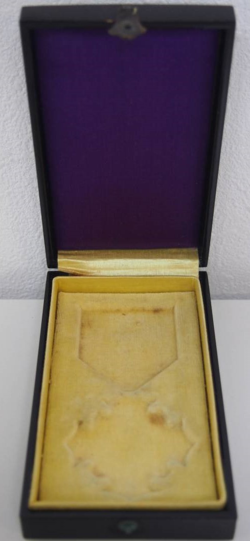 Manchukuo Red Cross  Society Merit Order 満州国赤十字社有功章.jpg