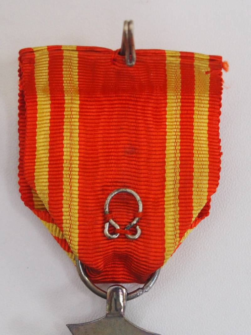 Manchukuo Red Cross   Society Merit Order  満州国赤十字社有功章.jpg