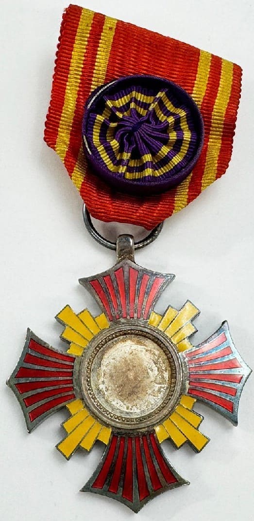 Manchukuo Red Cross Society Merit Order  満州国赤十字社有功章.jpg