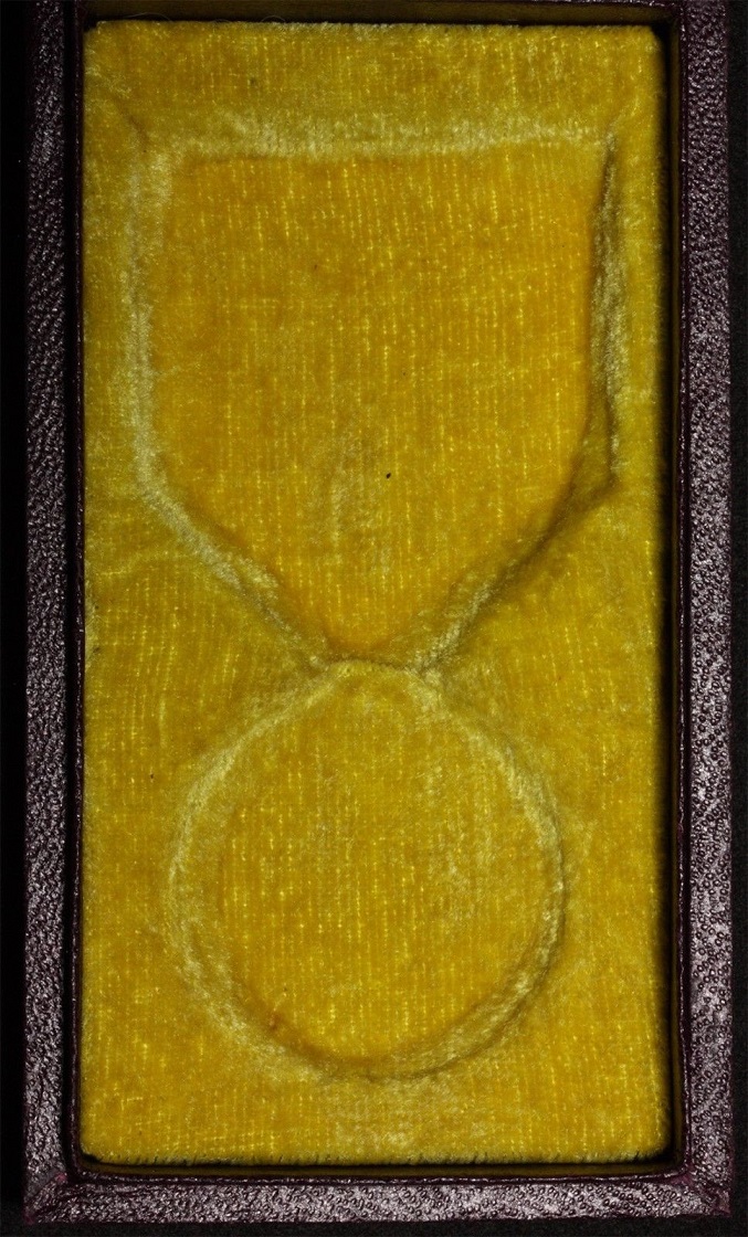 Manchukuo  Red Cross  Society Special Supporter Member Medal.jpg