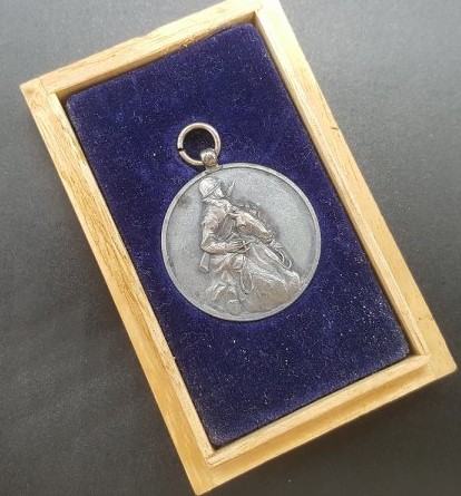 Manchurian  Incident  Commemorative  Badge.jpg