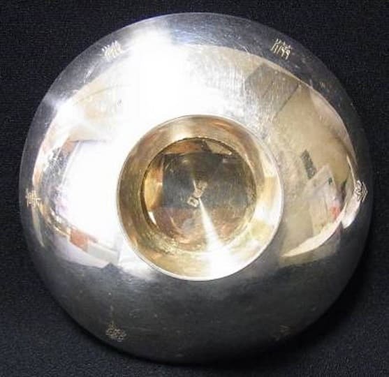満州事変記念  Manchurian Incident Commemorative  silver sake cup.jpg
