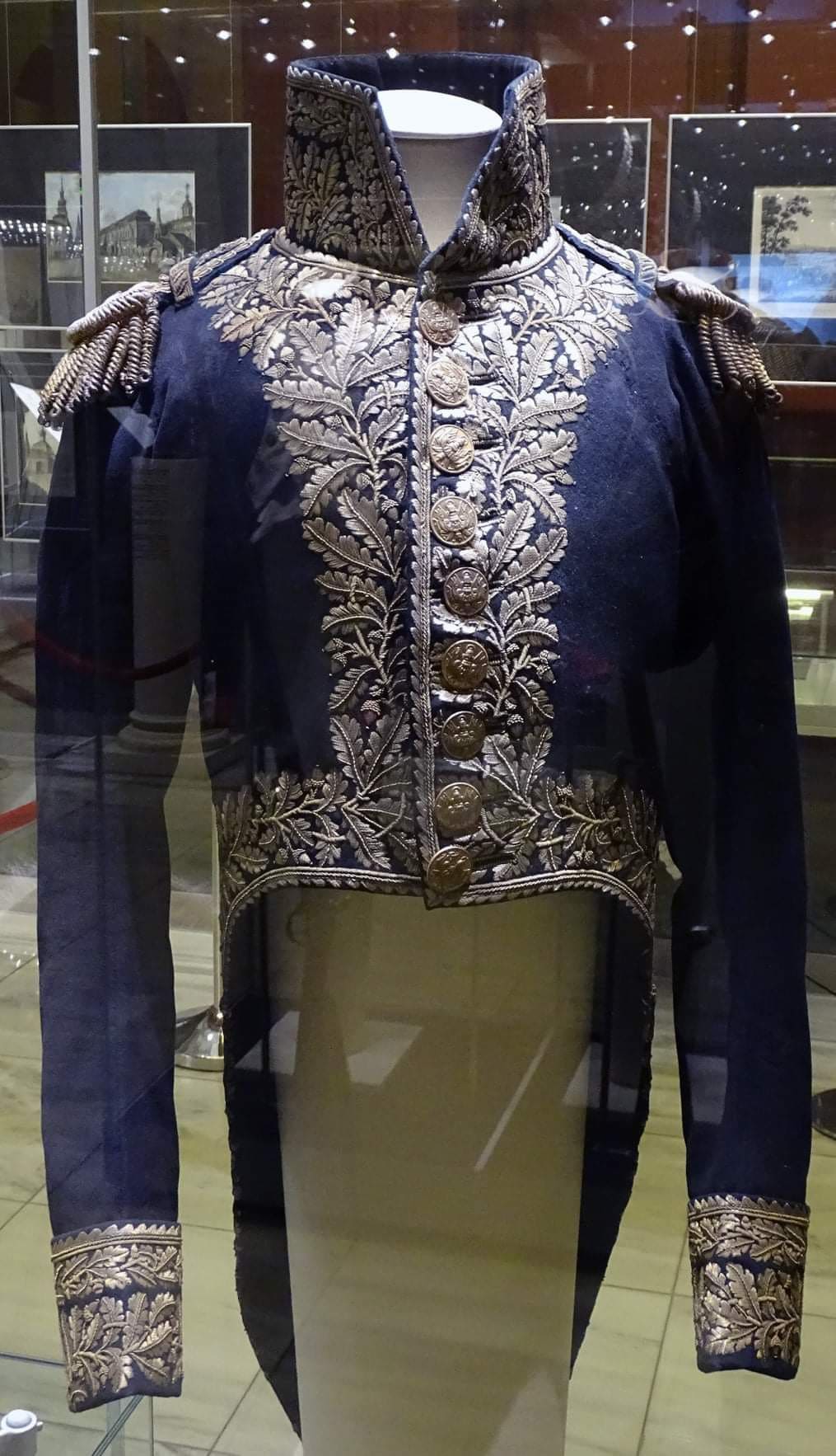 Marshal's uniform (small form) Davout 1805-15. Cloth, canvas, metal, silk. Gold threads..jpg