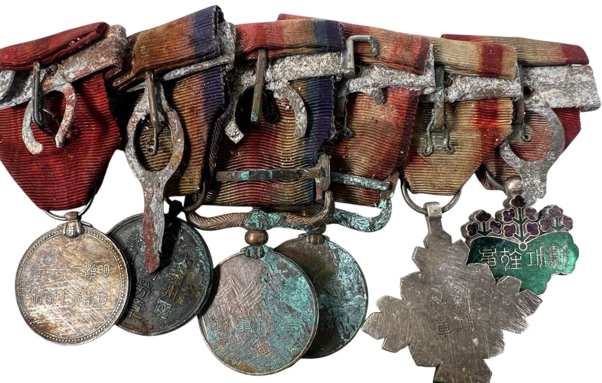 Medal bar with  Auspicious Clouds.jpg