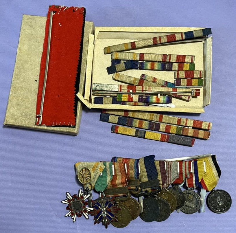 Medal bar with Inner Mongolia Medal.jpg