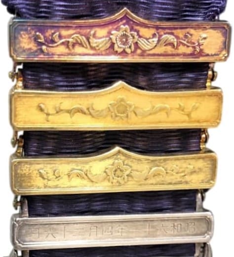 Medal of Honor with three medal bars.jpg