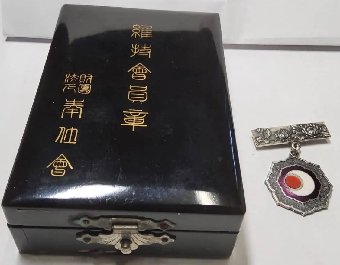 Meiji Jingu Service Association Maintaining Member's  Badge.jpg
