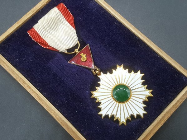 Merit Badge from Yoshii Town 吉井町功労章..jpg