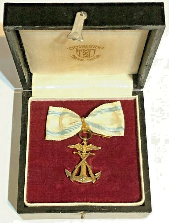Meritorious  Member's Badge  of Imperial Soldiers' Support Association.jpg