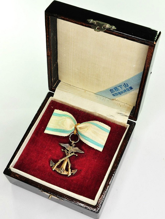 Meritorious  Member's Badge of Imperial Soldiers' Support Association.JPG
