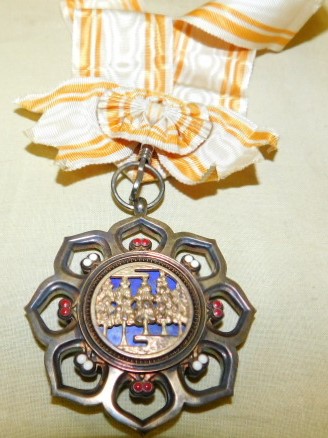 Mie Prefecture Merit Badges三重県民功労章 (2).jpg